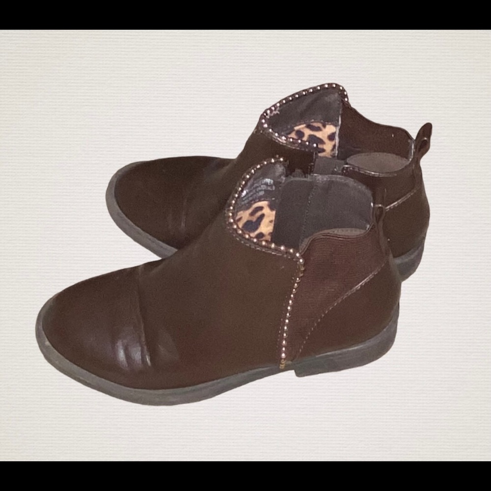 Short brown boot size 12